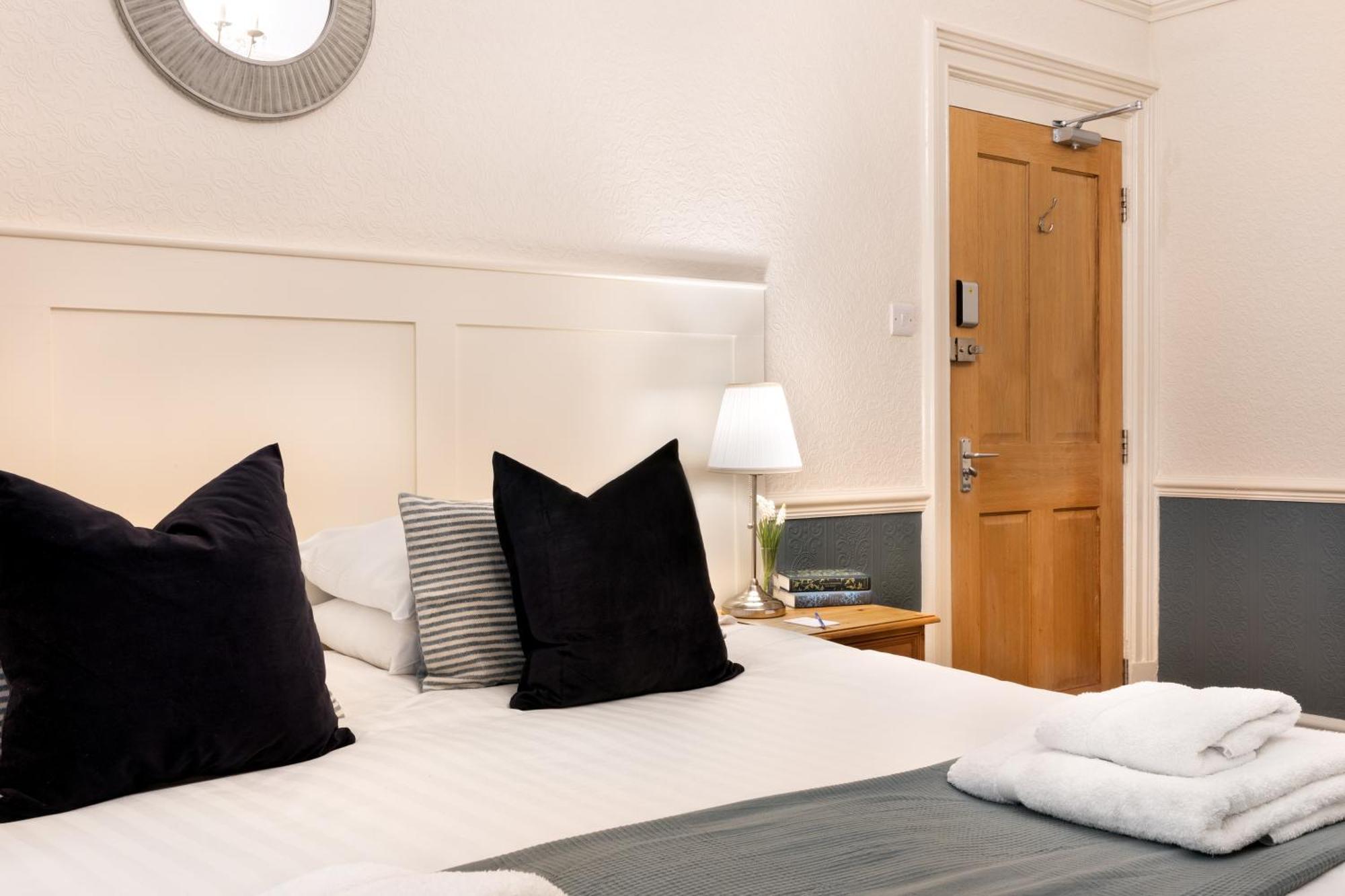 Fountains Guest House - Harrogate Stays Экстерьер фото