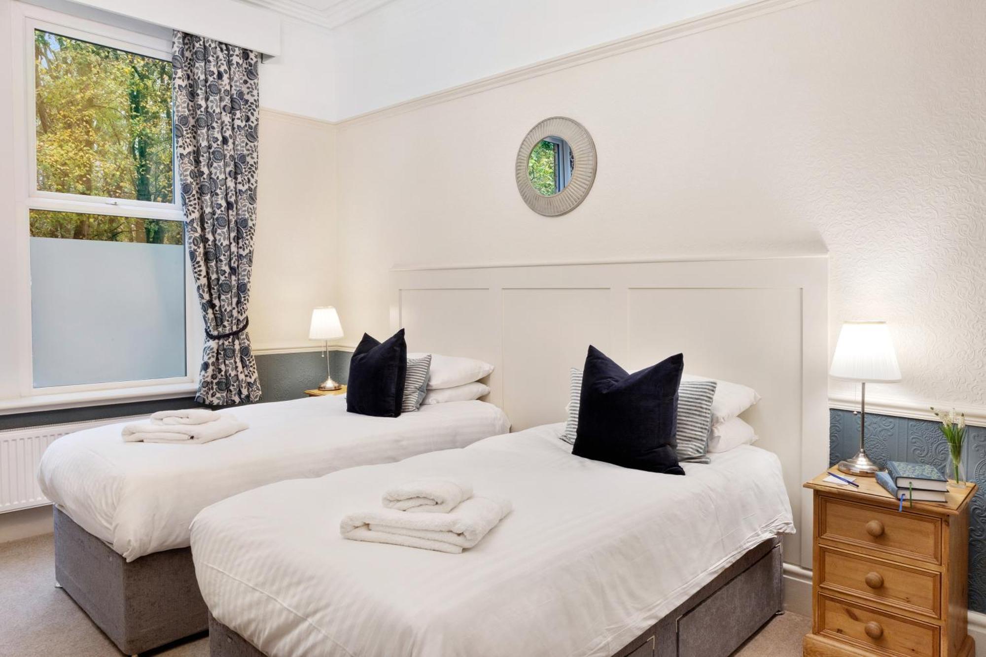Fountains Guest House - Harrogate Stays Экстерьер фото